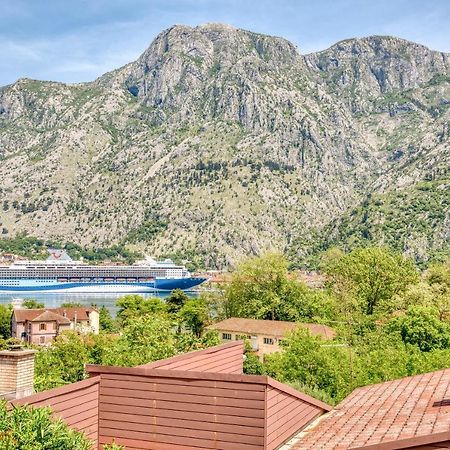 Milas Apartment Kotor Bagian luar foto